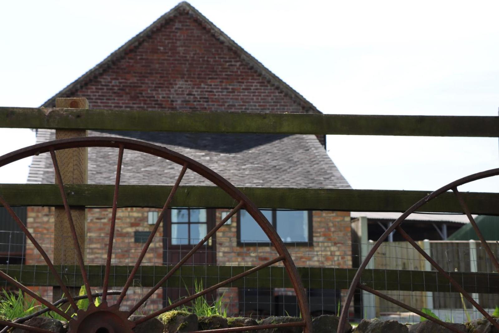 Dilhorne Malthouse Farm Cottage Studio מראה חיצוני תמונה