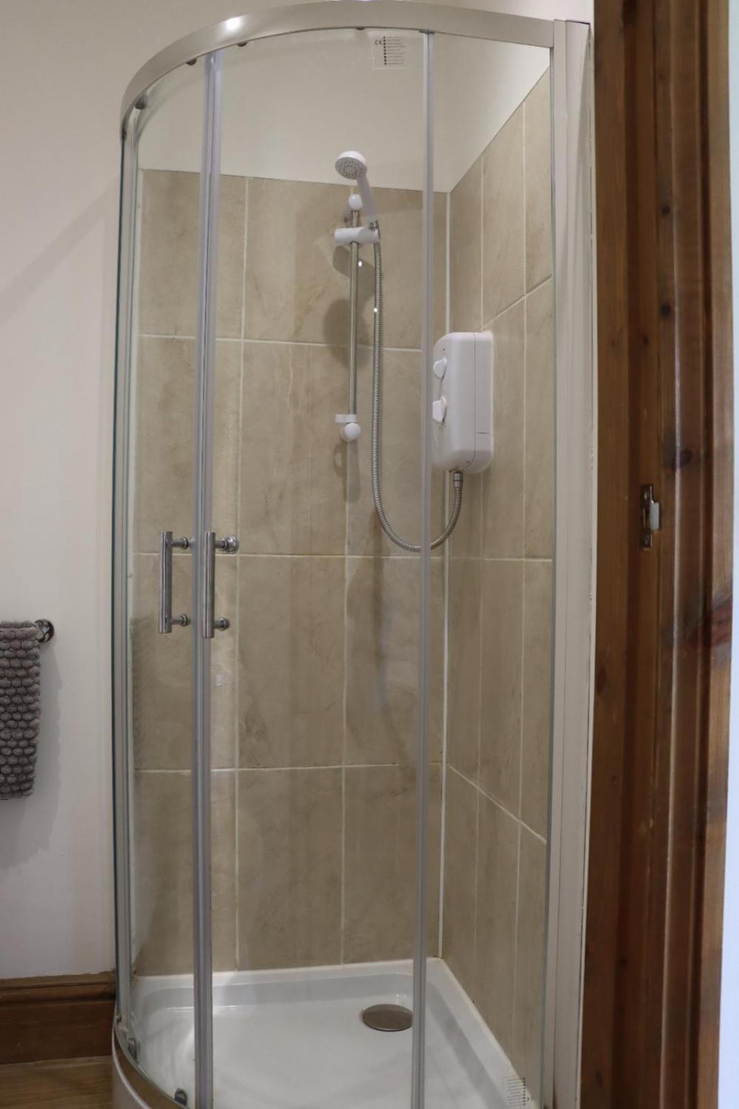 Dilhorne Malthouse Farm Cottage Studio מראה חיצוני תמונה