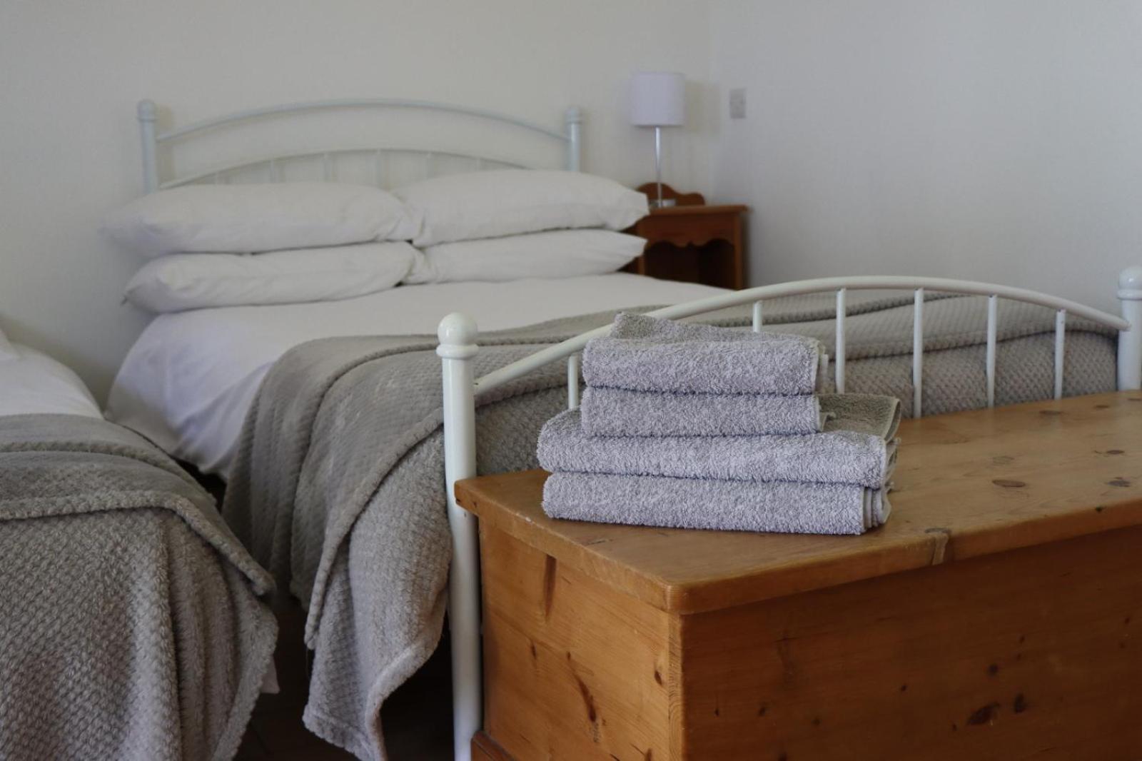 Dilhorne Malthouse Farm Cottage Studio מראה חיצוני תמונה