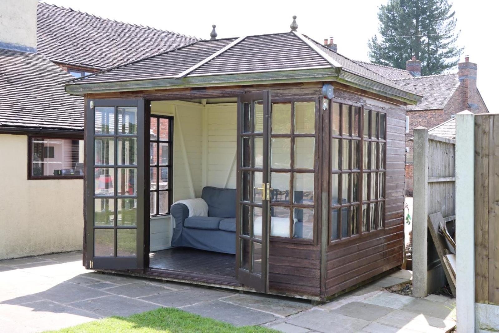 Dilhorne Malthouse Farm Cottage Studio מראה חיצוני תמונה