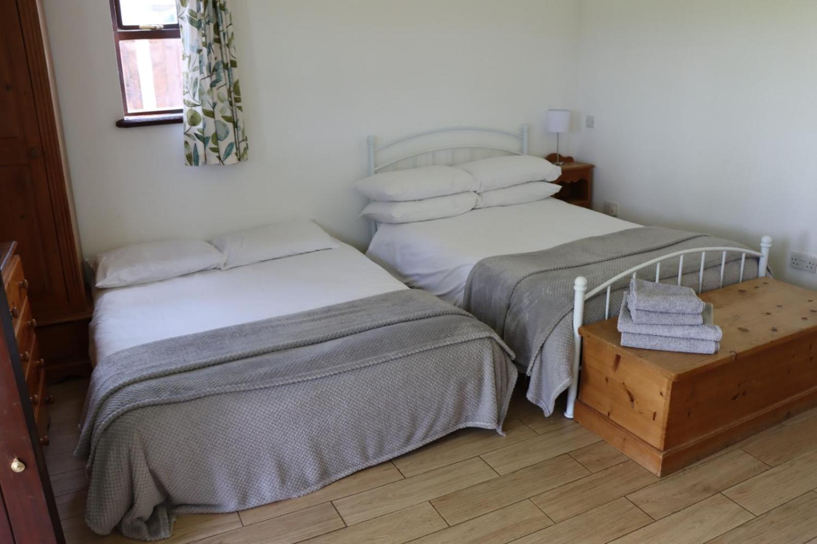 Dilhorne Malthouse Farm Cottage Studio מראה חיצוני תמונה